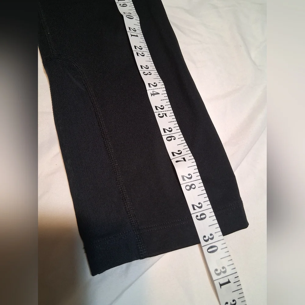 EUC - NIKE - Dri Fit Capri Cropped Black Yoga Workout Leggings - Women Medium - Picture 8 of 14